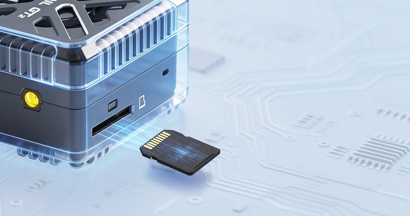 弹出式SD卡槽，一按即出告别“卡顿” 