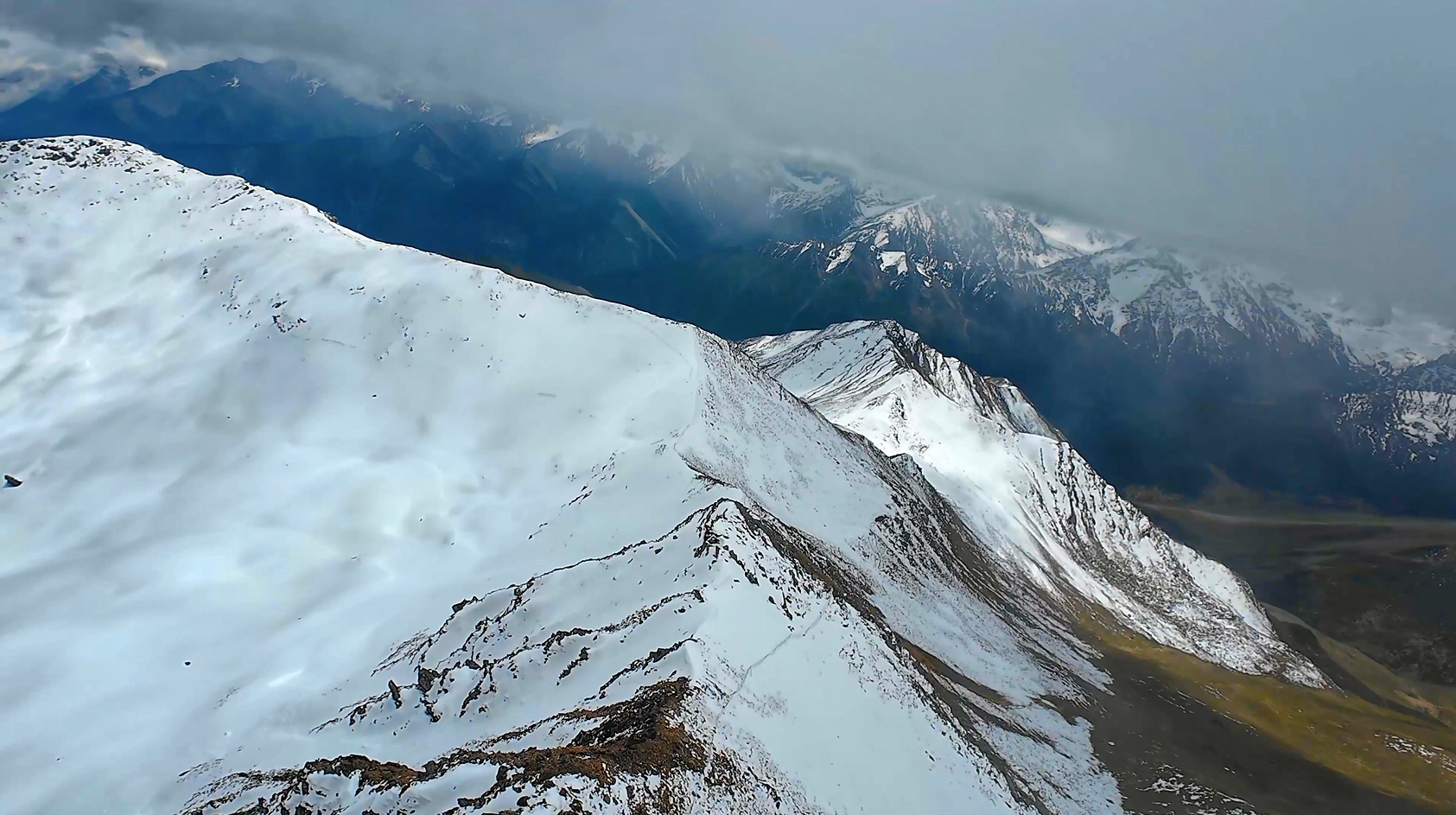 畅飞雪山